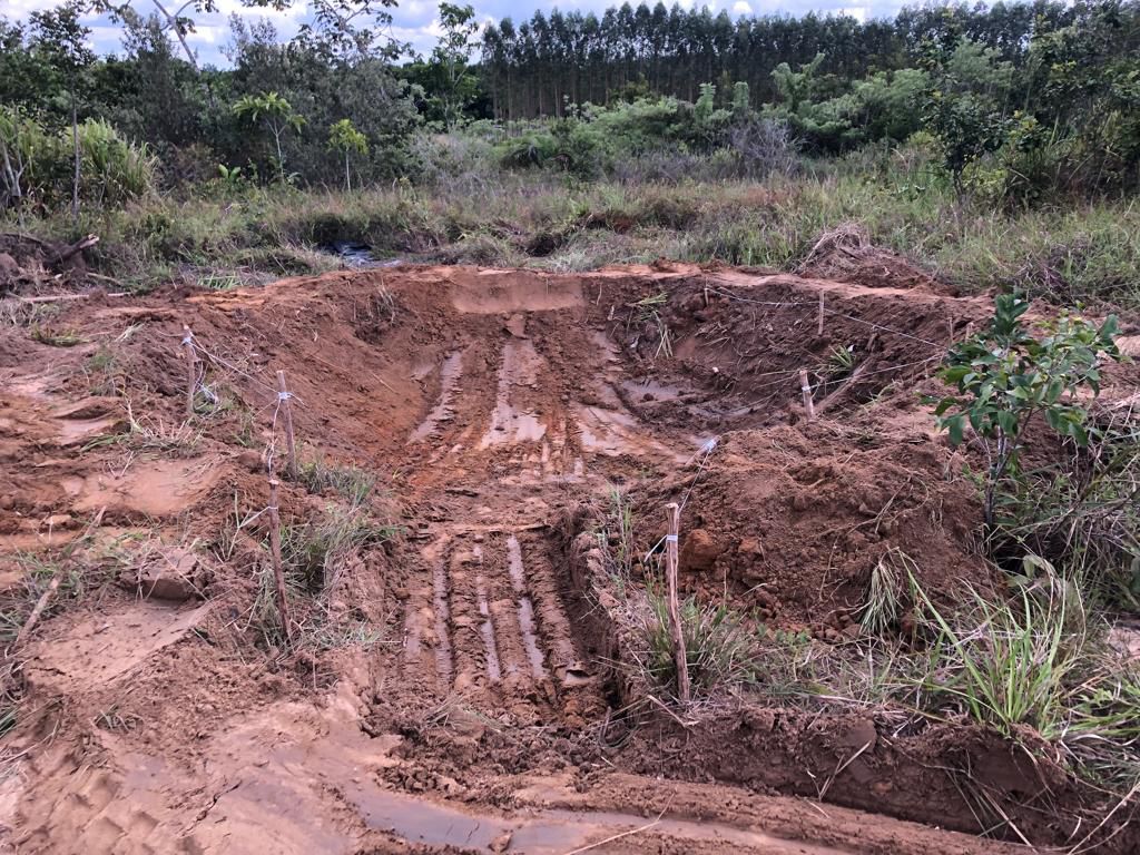 Escavação de bacia de captação