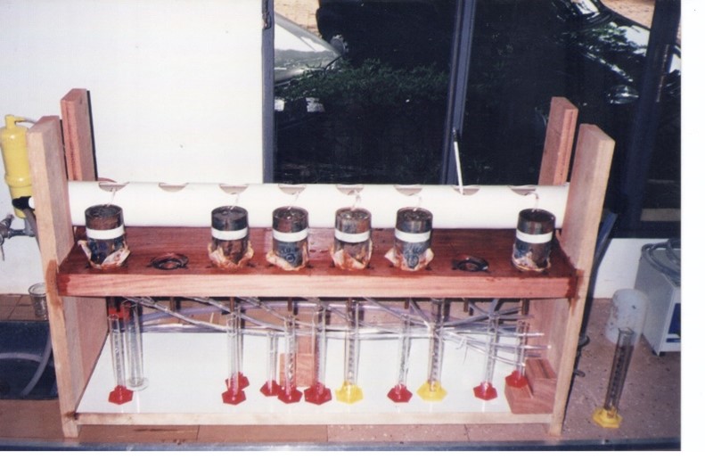 Detalhe do sistema de alimentação do permeâmetro