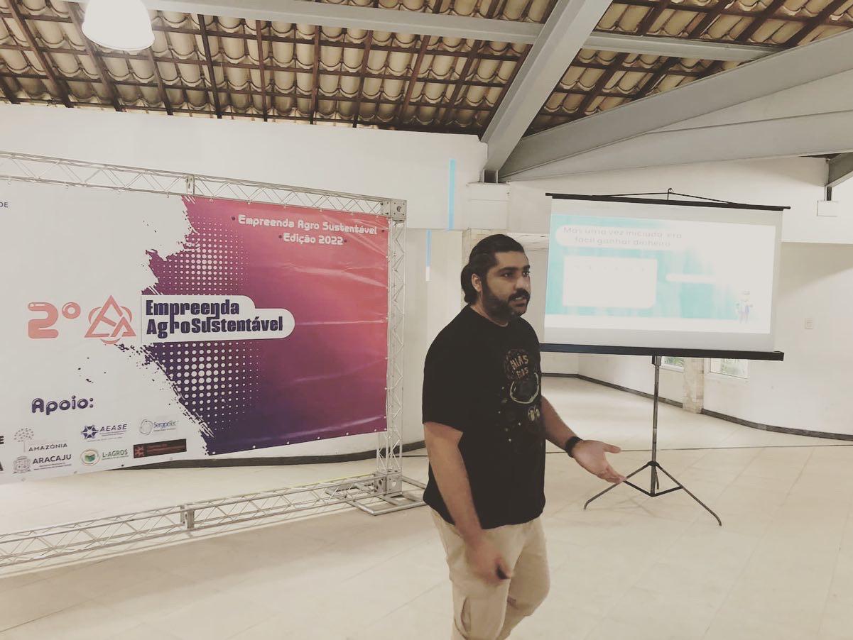 Professor Luiz Diego em aula prática